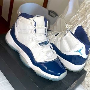 Air Jordan 11 Retro BG size 6 in boys colors are white and university blue